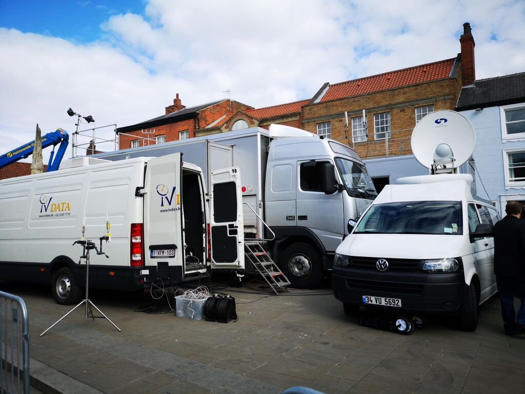 Multi-camera live streaming, real-time switching, and full technical direction for professional event broadcasting.